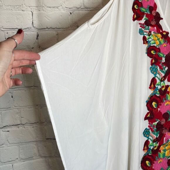 Show me Your Mumu Women’s White Oversized Cold Shoulder Embroidered Shirt  size - Picture 3 of 6